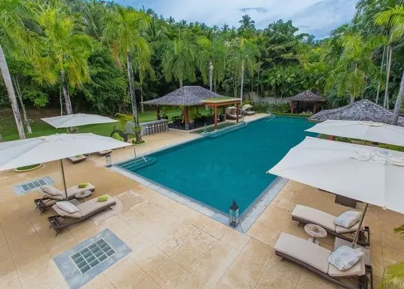 6-Bedroom Villa