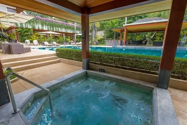 6-Bedroom Villa