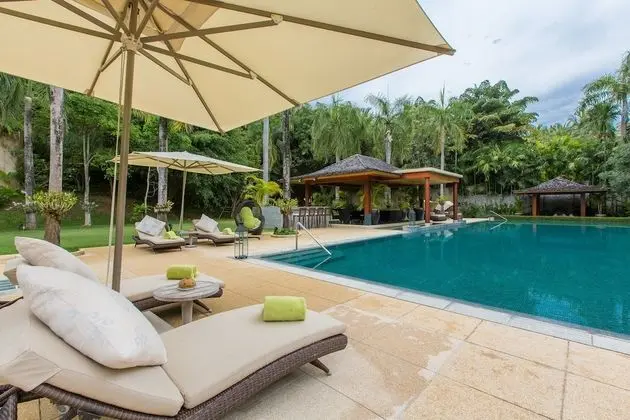 6-Bedroom Villa