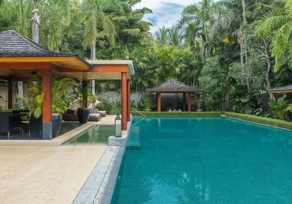 6-Bedroom Villa