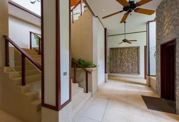 6-Bedroom Villa