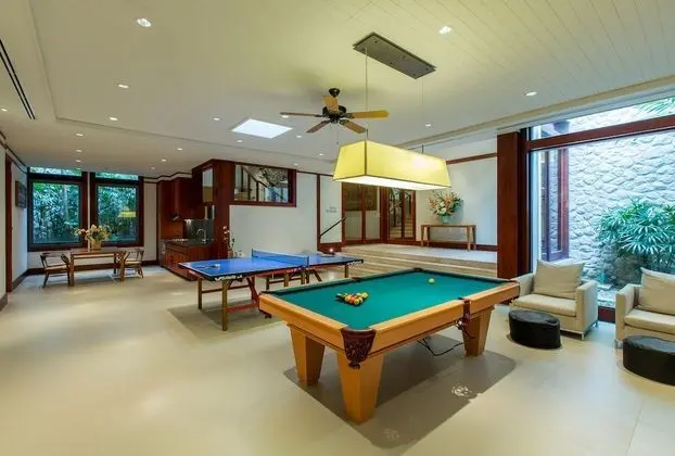 6-Bedroom Villa