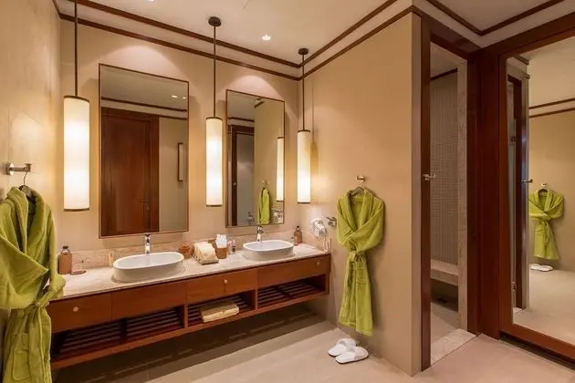 6-Bedroom Villa