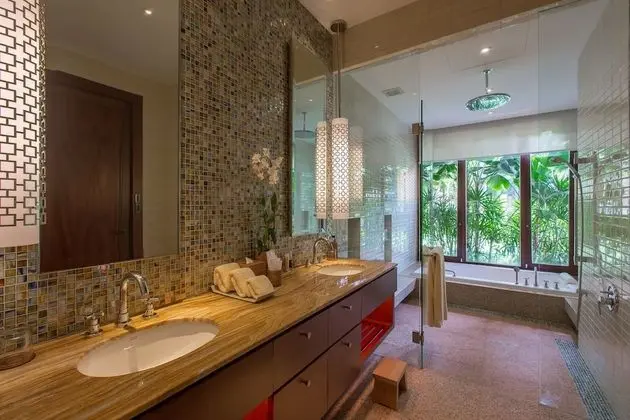 6-Bedroom Villa