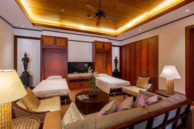 6-Bedroom Villa