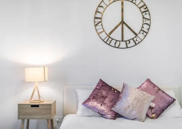 Panoramic Tek Büyük Yataklı Oda