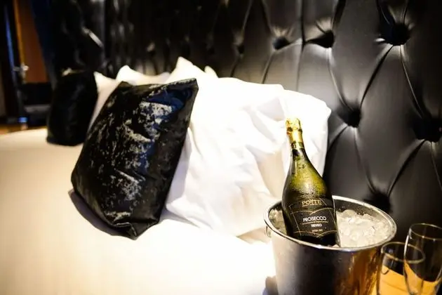 Luxury Tek Büyük Yataklı Oda, Jakuzi (sleeps 4)