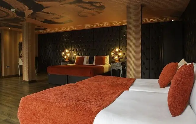 Luxury Tek Büyük Yataklı Oda, Jakuzi (sleeps 4)