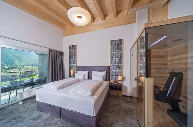 Deluxe Tek Büyük Yataklı Oda (Karwendel)