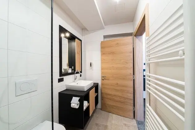 Deluxe Tek Büyük Yataklı Oda (Rofan)