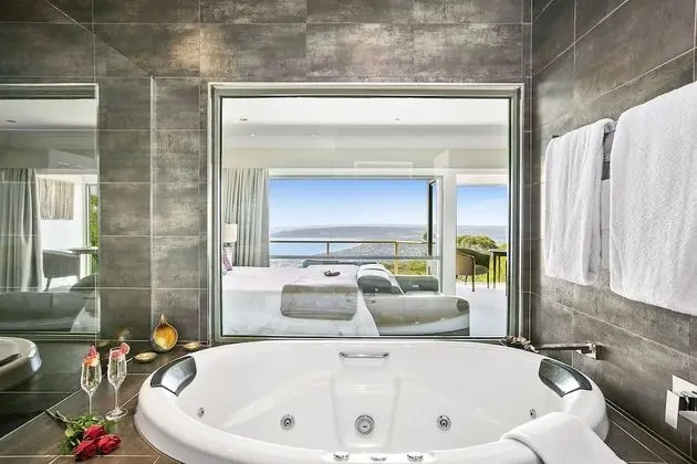 Luxury Süit, 1 En Büyük (King) Boy Yatak, Koy Manzaralı, Denize Bakan