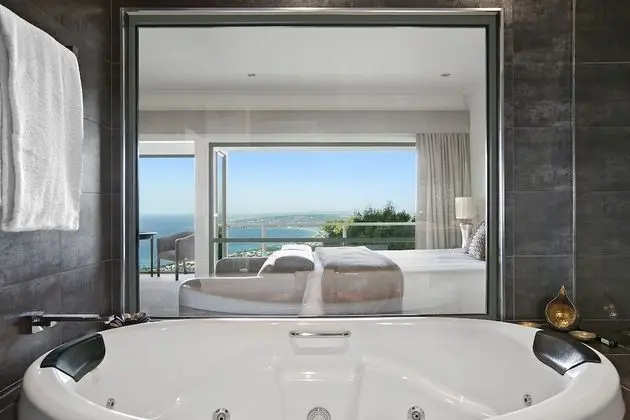 Luxury Süit, 1 En Büyük (King) Boy Yatak, Koy Manzaralı, Denize Bakan