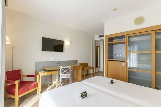 Standard Büyük Yataklı Tek Kişilik Oda (Interior View)