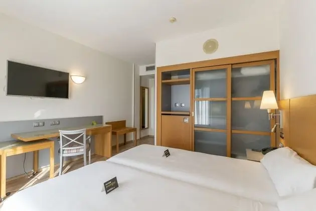 Standard Büyük Yataklı Tek Kişilik Oda (Interior View)