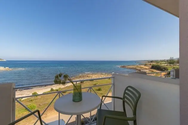 Tek Büyük veya İki Ayrı Yataklı Oda, Deniz Manzaralı