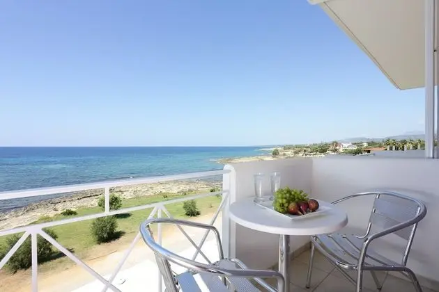 Tek Büyük veya İki Ayrı Yataklı Oda, Deniz Manzaralı