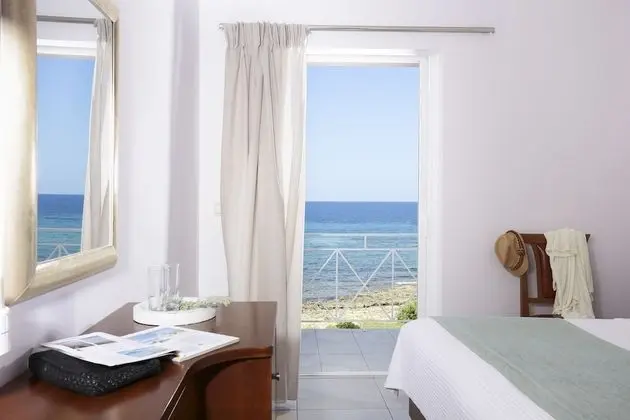 Tek Büyük veya İki Ayrı Yataklı Oda, Deniz Manzaralı