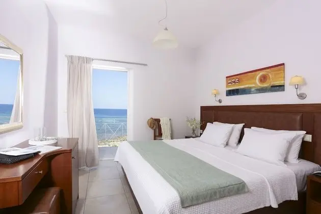 Tek Büyük veya İki Ayrı Yataklı Oda, Deniz Manzaralı