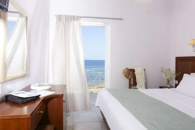 Tek Büyük veya İki Ayrı Yataklı Oda, Deniz Manzaralı