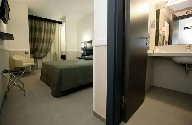 Büyük Yataklı Tek Kişilik Oda