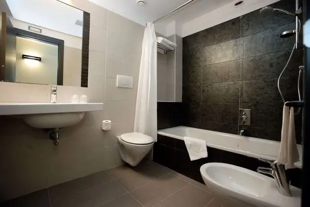 Büyük Yataklı Tek Kişilik Oda