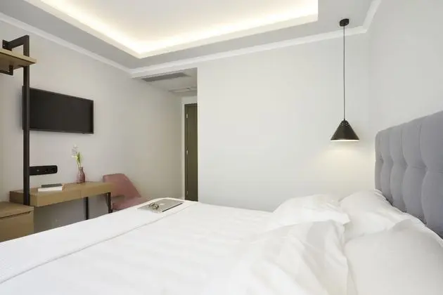 Cozy Double Room with Urban view