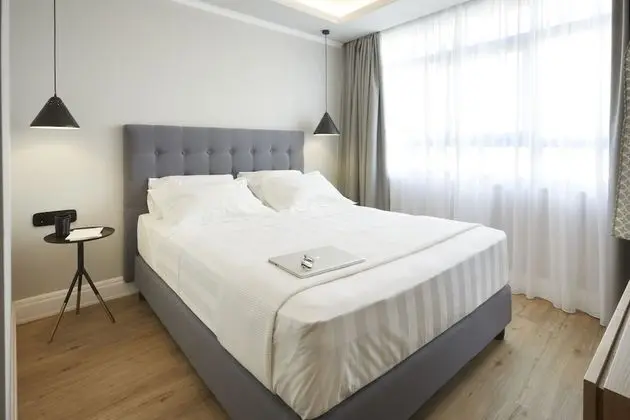 Cozy Double Room with Urban view