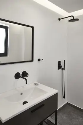 Cozy Double Room with Urban view