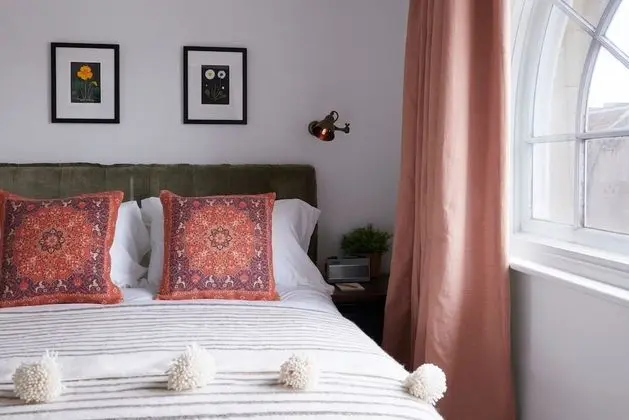 Basic Tek Büyük Yataklı Oda