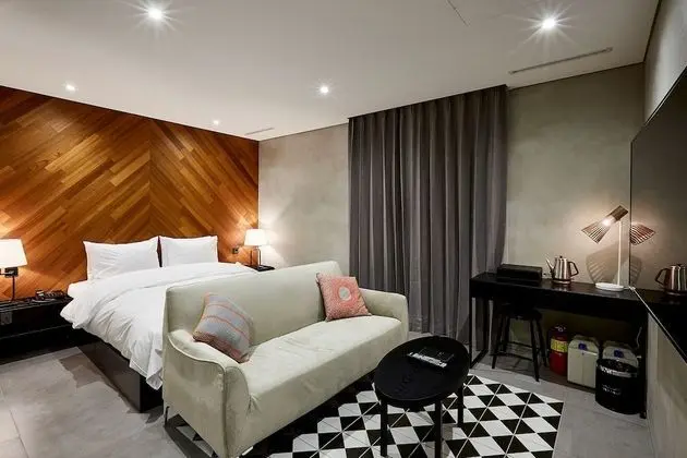 Premium Double Room (Free breakfast for 2 except Fri+Sat / No breakfast 7/24-8/20)