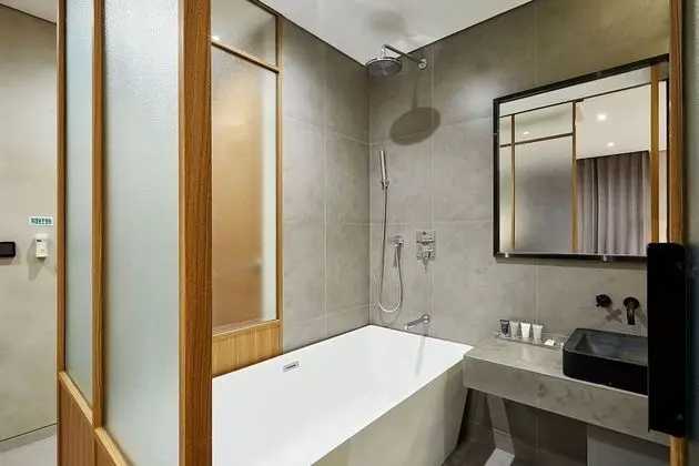 Premium Double Room (Free breakfast for 2 except Fri+Sat / No breakfast 7/24-8/20)