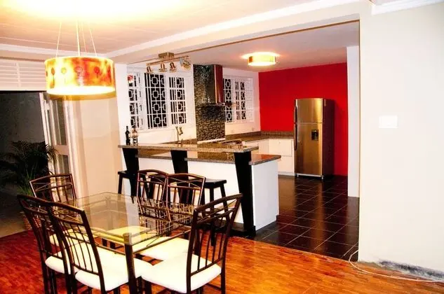 Deluxe Vacation 3 Bedroom Villa