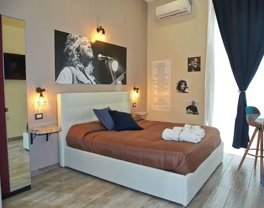Deluxe Tek Büyük Yataklı Oda (Pino Daniele)
