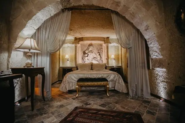 İmperial Cave Suit,    , Jakuzili