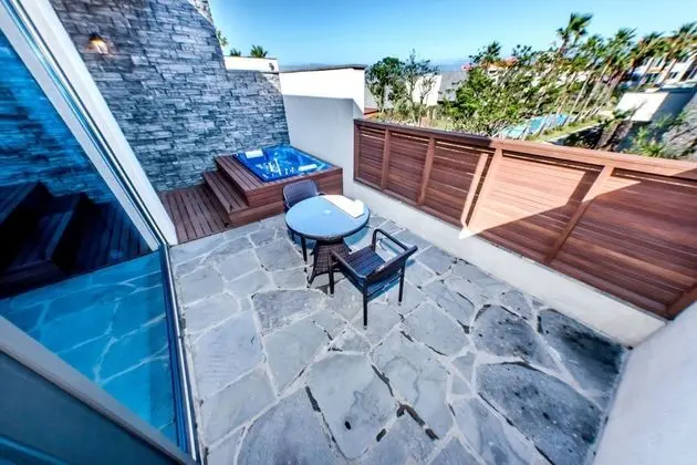 Deluxe Terrace with Jetted Tub