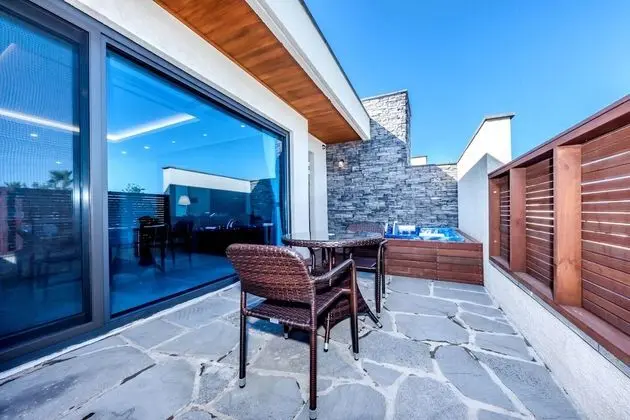 Deluxe Terrace with Jetted Tub
