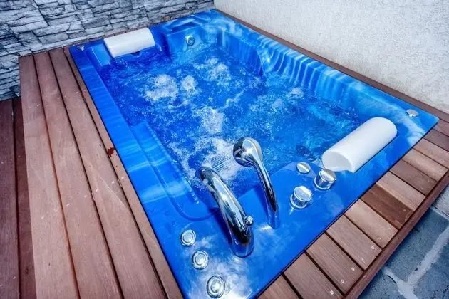 Deluxe Terrace with Jetted Tub