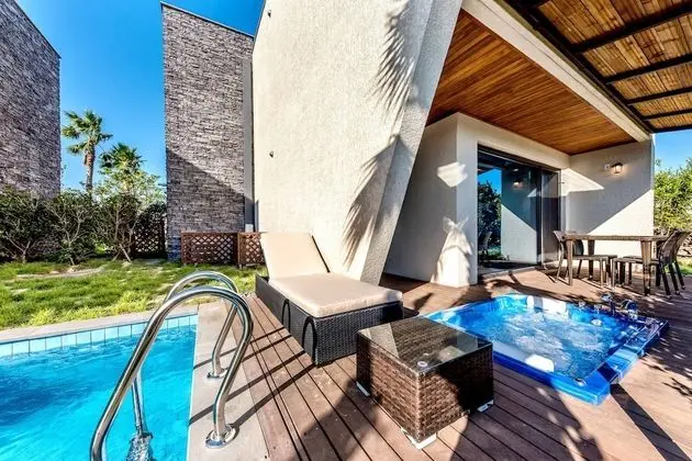 Premier Garden Pool Villa