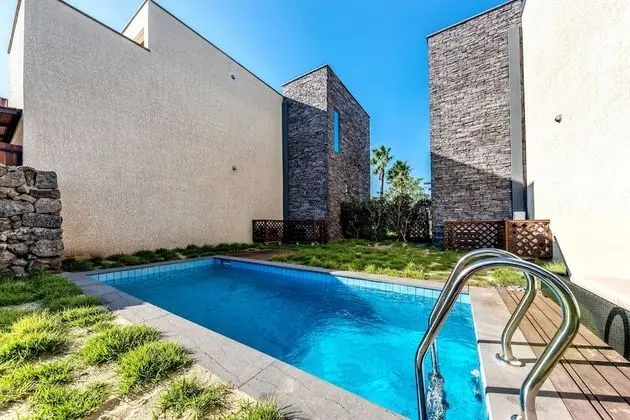 Premier Garden Pool Villa