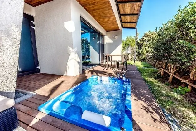 Premier Garden Pool Villa