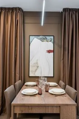 Luxury Oda