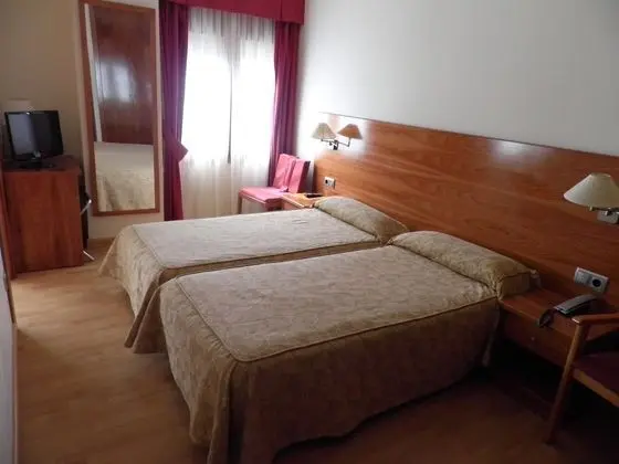 Büyük Yataklı Tek Kişilik Oda