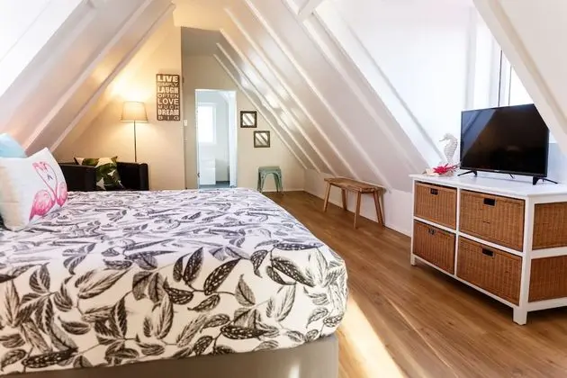 Penthouse, 1 Bedroom, 1st floor, Balcony, Garden View