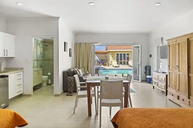 Family Tek Büyük Yataklı Oda, Buzdolabı ve Mikrodalga, Havuz Kenarı