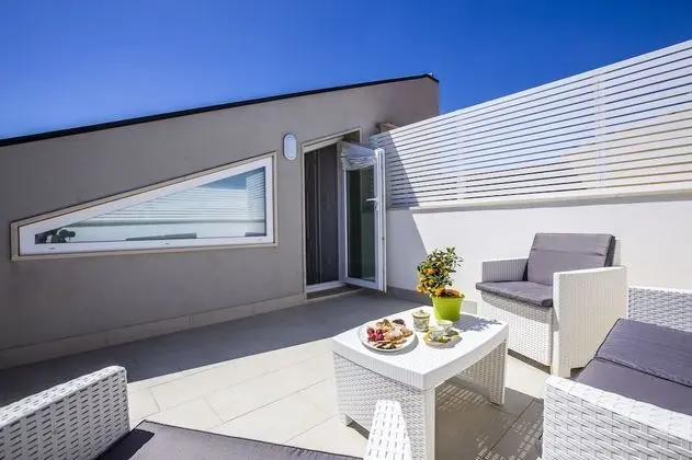 Üç Kişilik Oda, Balkon