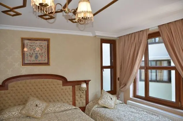 Üç Kişilik Oda