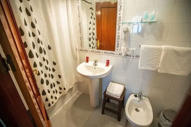 Üç Kişilik Oda