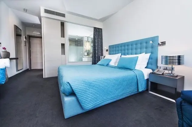 Tek Büyük Yataklı Oda, Balkon