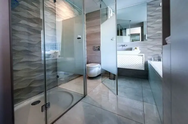 Tek Büyük Yataklı Oda, Balkon