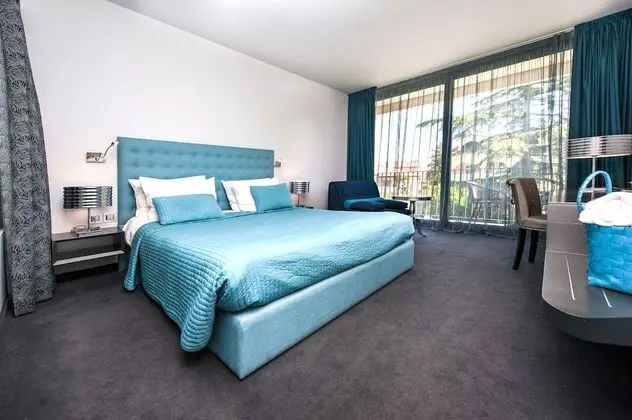 Üç Kişilik Oda, Balkon